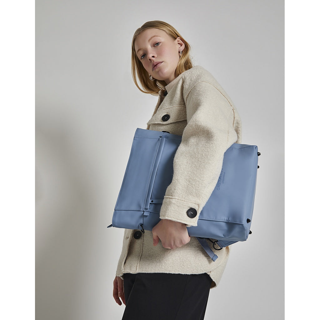 Mochila Gaston Luga Tate 9104 Celeste Pastel 13"